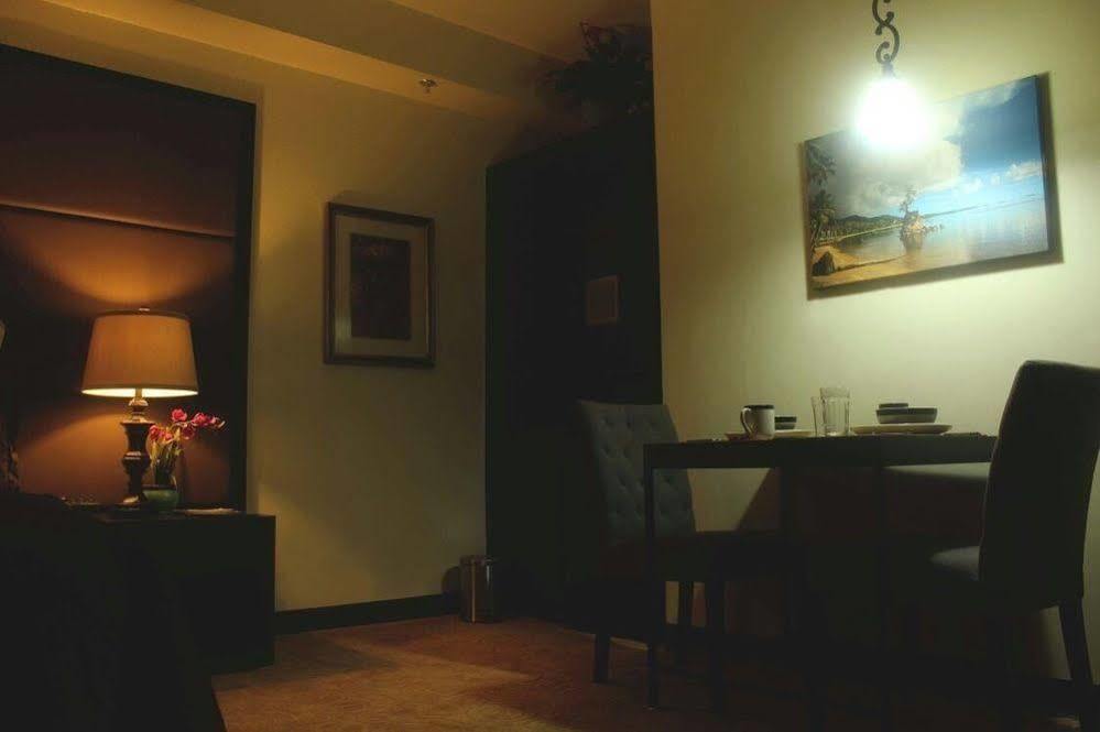 טמונינג One Pacific Hotel מראה חיצוני תמונה