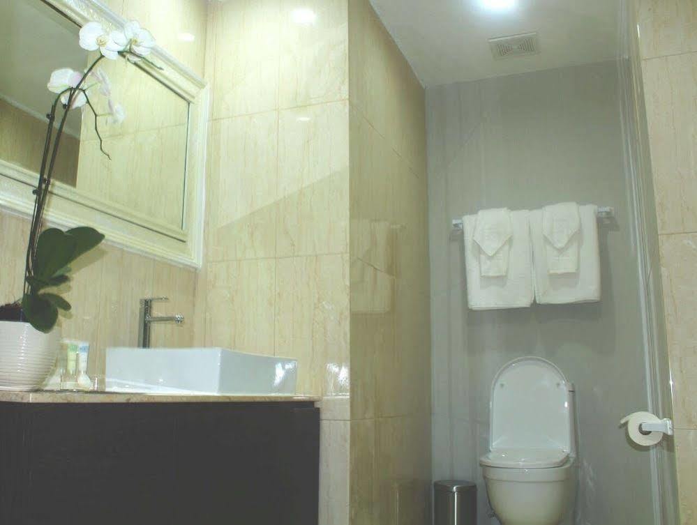 טמונינג One Pacific Hotel מראה חיצוני תמונה