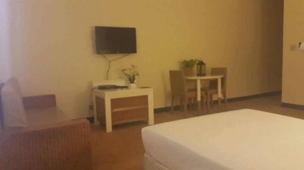 טמונינג One Pacific Hotel מראה חיצוני תמונה