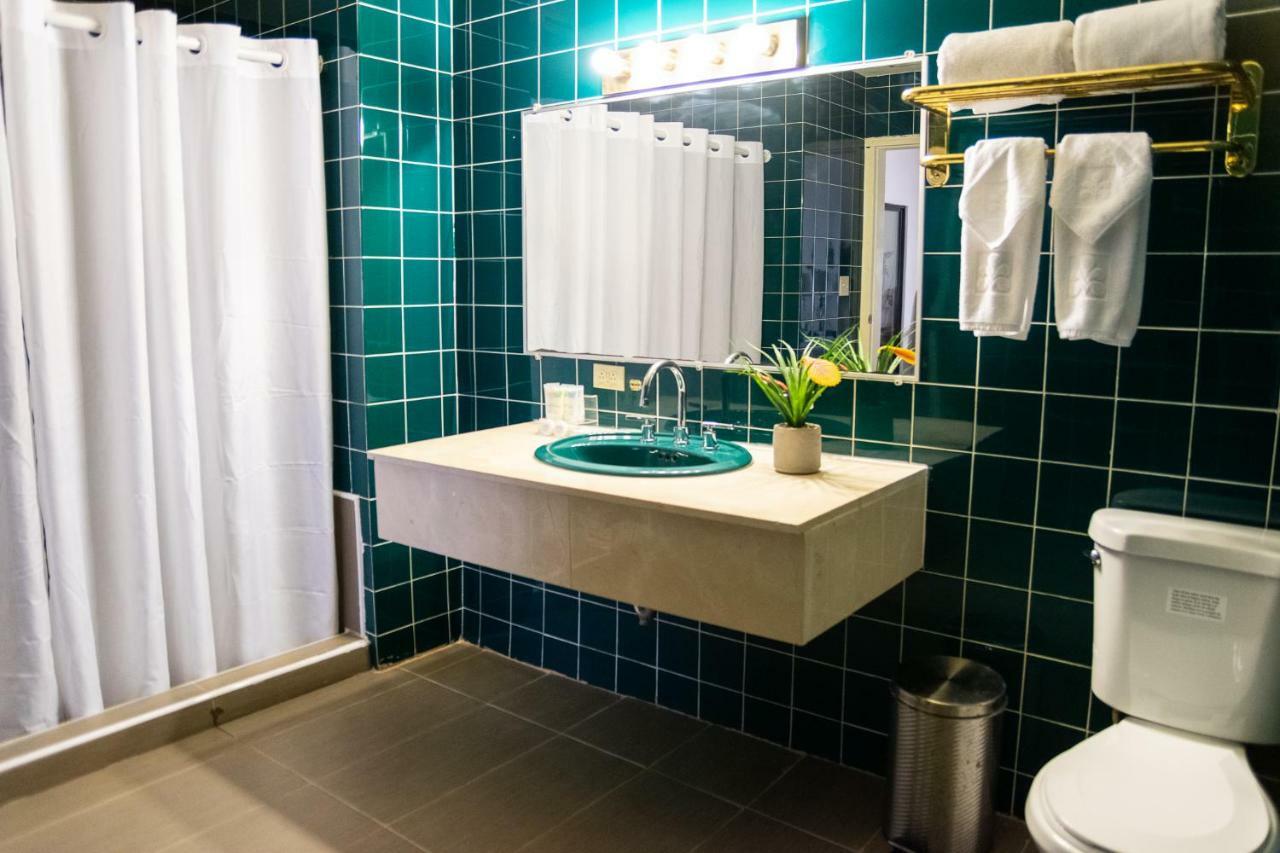 טמונינג One Pacific Hotel מראה חיצוני תמונה