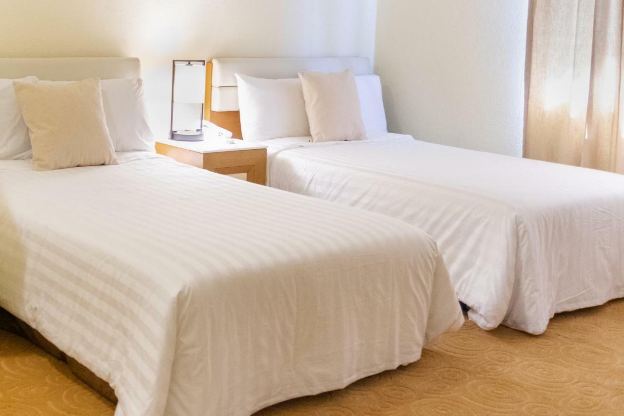 טמונינג One Pacific Hotel מראה חיצוני תמונה